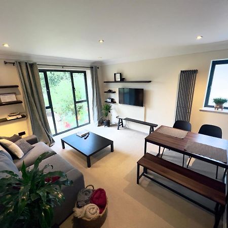 דירות קינגסטון אפון תמז Modern And Cozy 2-Guest Flat With Gated Parking מראה חיצוני תמונה