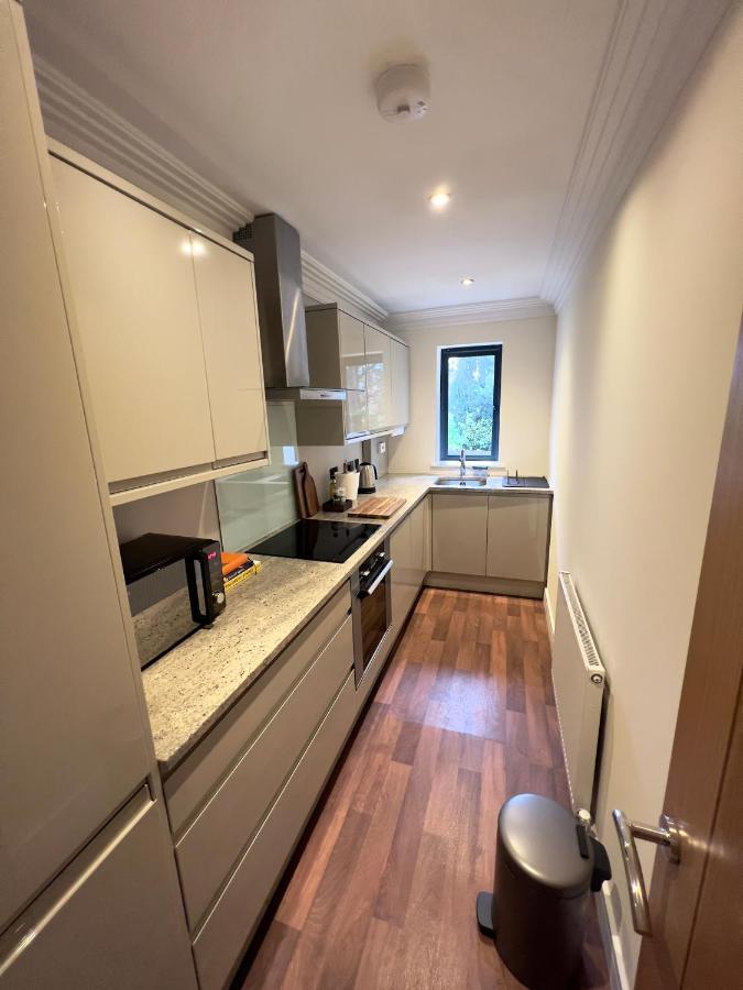דירות קינגסטון אפון תמז Modern And Cozy 2-Guest Flat With Gated Parking מראה חיצוני תמונה
