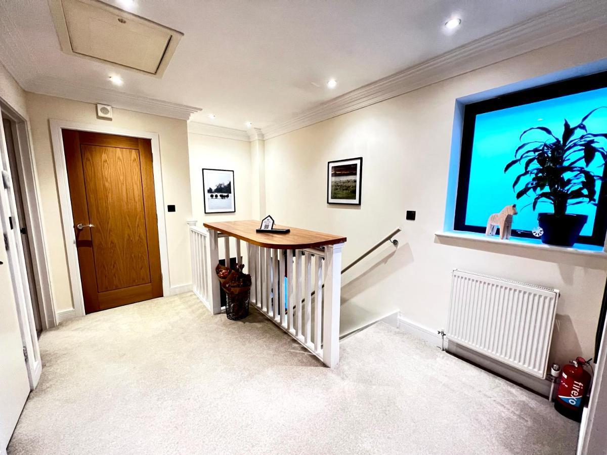 דירות קינגסטון אפון תמז Modern And Cozy 2-Guest Flat With Gated Parking מראה חיצוני תמונה